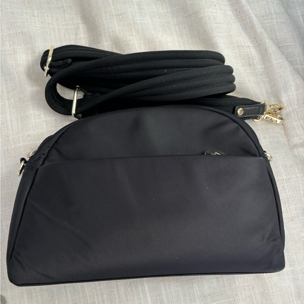 Lo & Sons Nouvelle Crossbody Bag